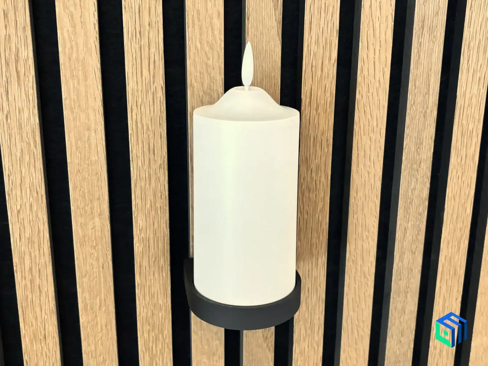 Blockkerzen Halter Detail ohne Kerze an Akustikpaneele